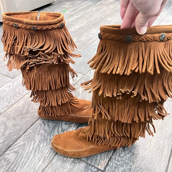 Minnetonka 5 layer Fringe Boot- Women’s Size 10- Brown - Picture 2 of 6